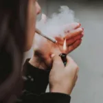 запах сигарет на одежде