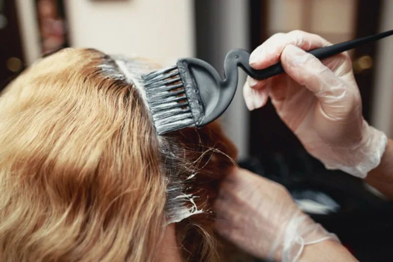 Меры предосторожности при покраске волос в домашних условиях