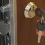 Как заменить сердцевину дверного замка самостоятельно