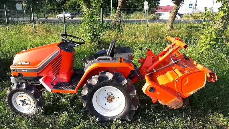 Чомі варто вибрати японський міні трактор