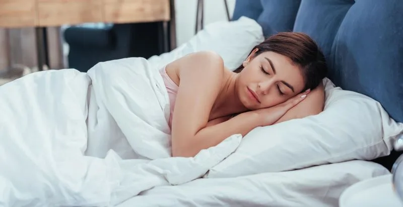 поза для сну на боці