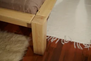 Как избавиться от скрипа деревянной кровати?
