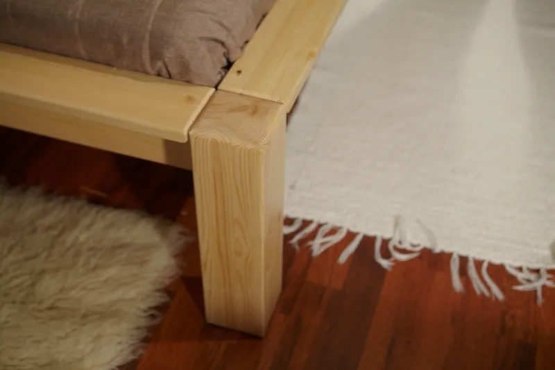 Как избавиться от скрипа деревянной кровати?