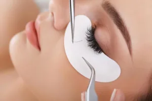 Клей для нарощування вій: вибір, використання та догляд